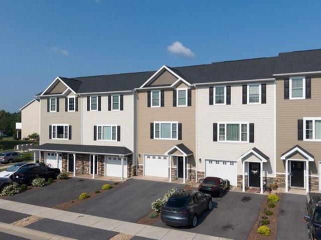 Townhouse for sale in Virginia