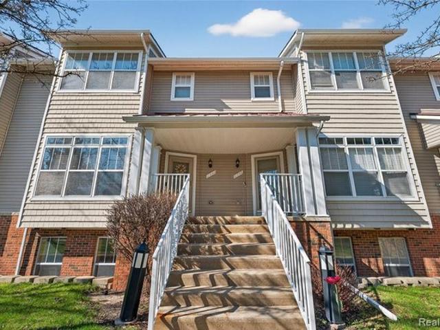 Townhouse for sale in Utica, Michigan