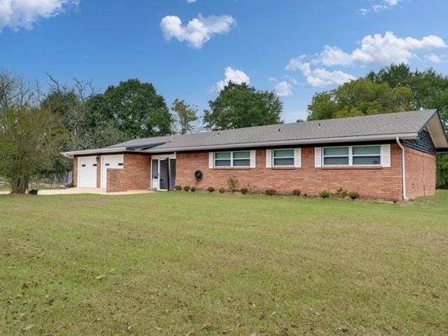 House for sale in Elkhart, Texas