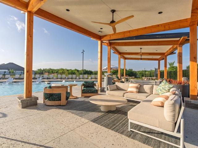 Townhouse for sale in Crowley, Texas