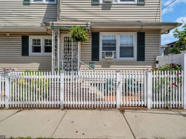 House for sale in Hudson, New Jersey