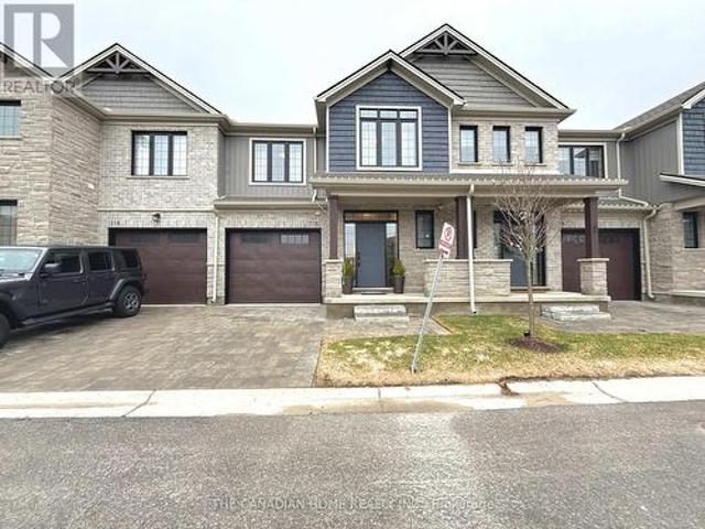 Townhouse for sale in Denfield, Ontario