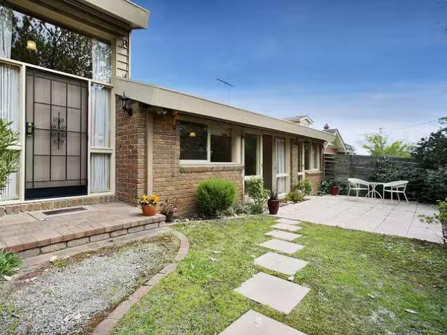Apartment for rent in Surrey Hills