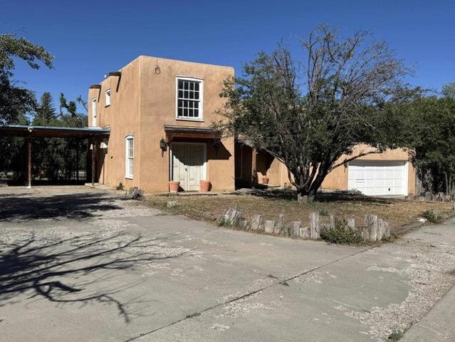 House for sale in El Prado, New Mexico