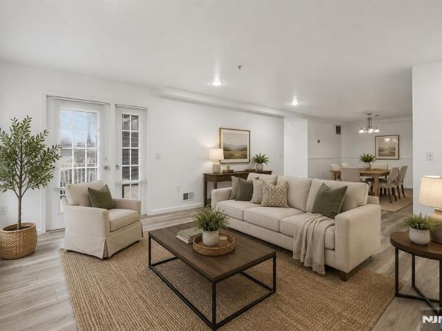 Townhouse for sale in Piscataway, New Jersey