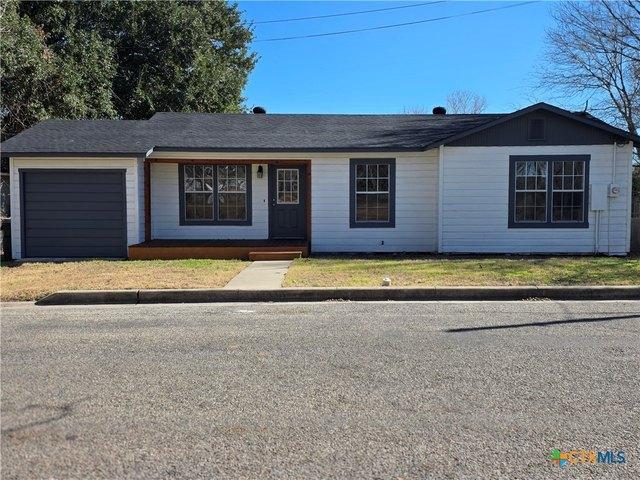 House for sale in Shiner, Texas