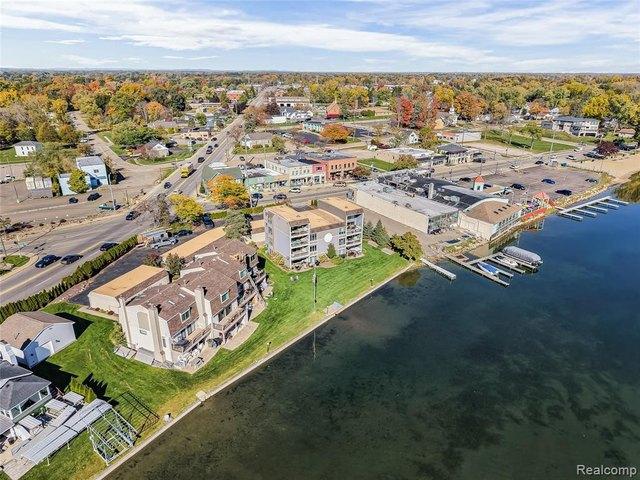 Condo for sale in Walled Lake, Oakland County