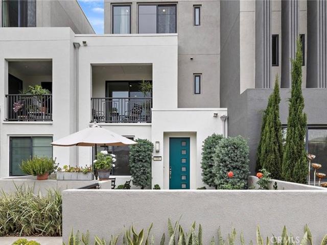 Townhouse for sale in Orange County Great Park, Irvine