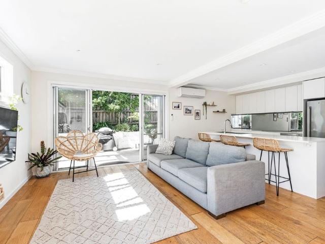 Townhouse for rent in Wollongong West, New South Wales