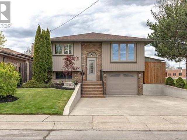 House for sale in Ancaster, Ontario
