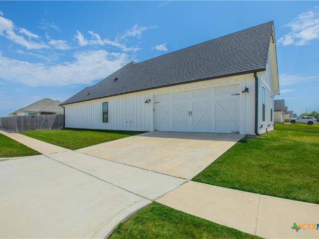 House for sale in Riesel, Texas