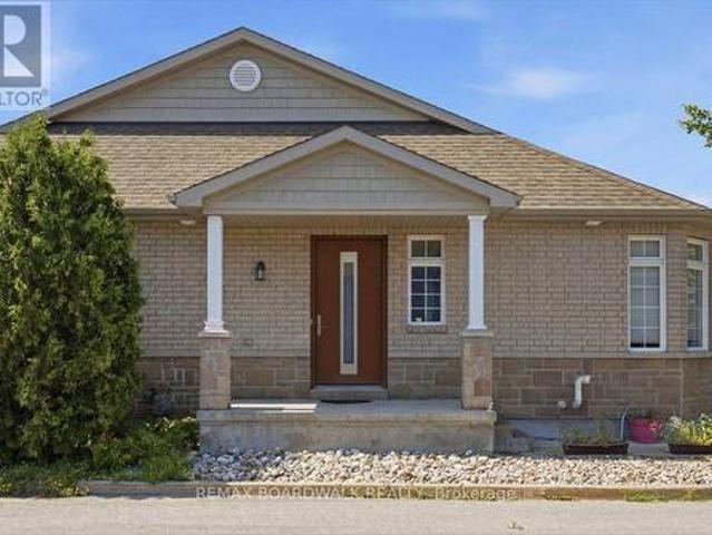 House for sale in Bridlewood, Ottawa