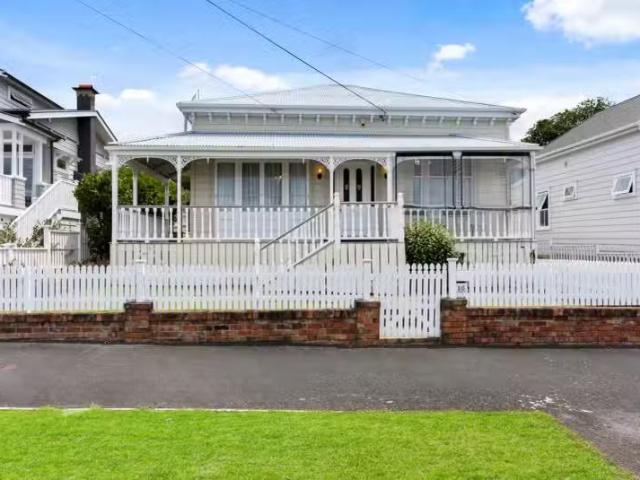 House for sale in Wairau Valley