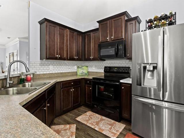 Townhouse for sale in Canton, Georgia