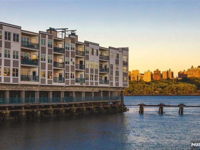 Condo for sale in Edgewater, New Jersey