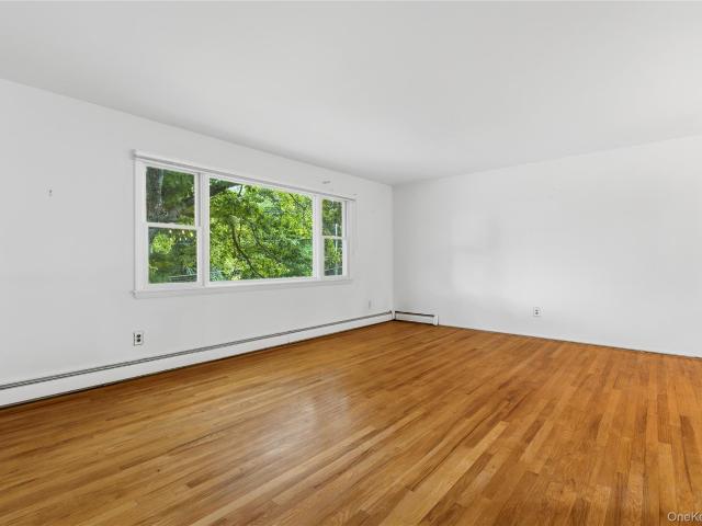House for sale in Baldwin Place, New York