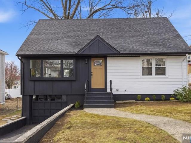 House for sale in Teaneck, New Jersey