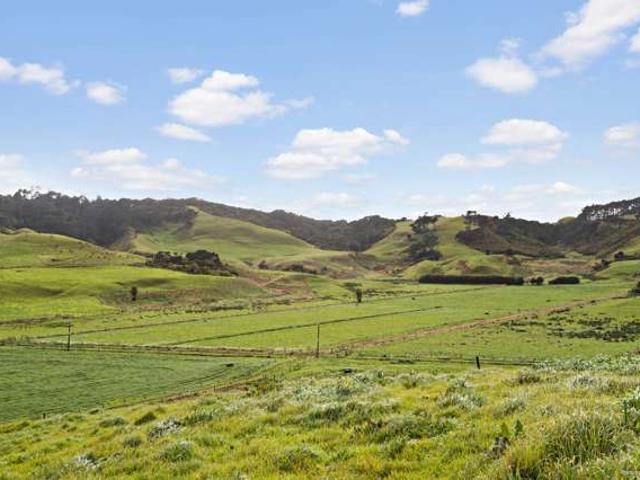 Property for sale in Āwhitu, Franklin