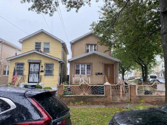 House for sale in Queens, Arverne