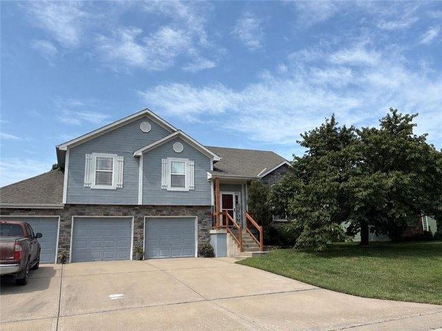 House for sale in Peculiar, Missouri
