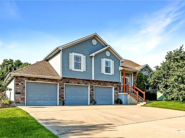 House for sale in Peculiar, Cass County