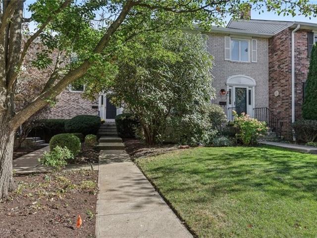 Townhouse for sale in Lakewood, Ohio