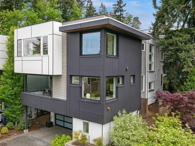 Townhouse for sale in Kirkland