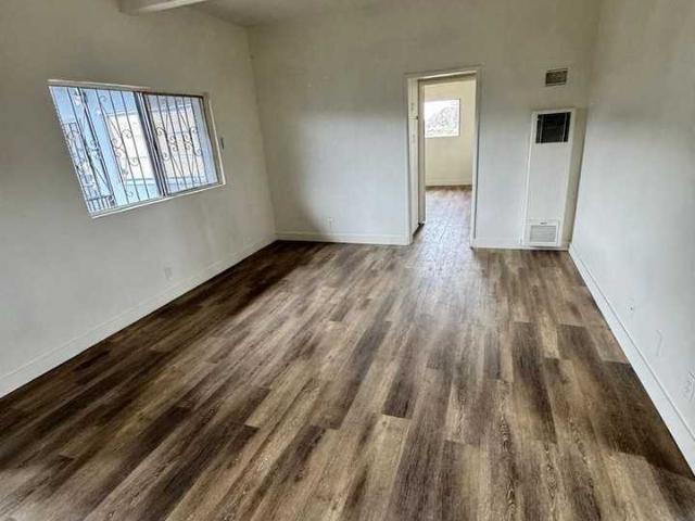 Apartment for rent in West Athens, California