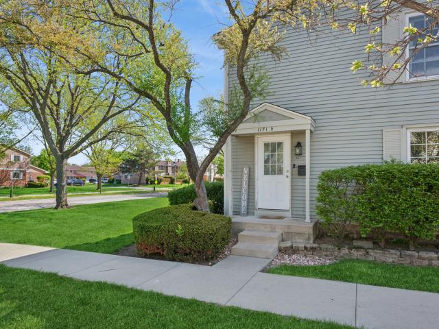 Condo for sale in Wheaton, Illinois