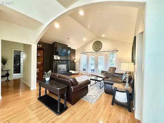 House for sale in Eagle Point