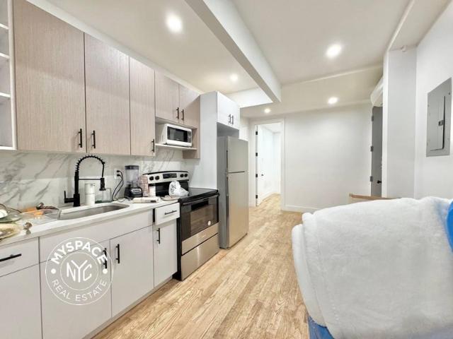 Room for rent in Arverne, New York