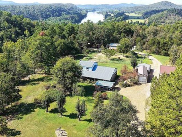 House for sale in Melbourne, Izard County