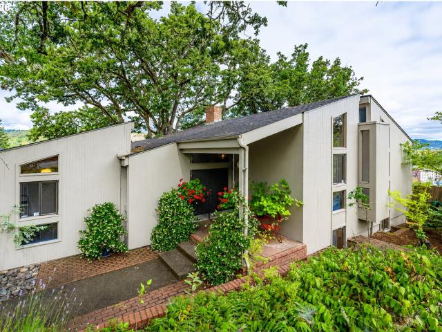 House for sale in Roseburg, Douglas County