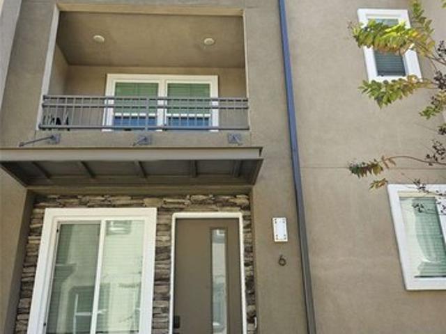 Townhouse for rent in Santa Fe Springs, California