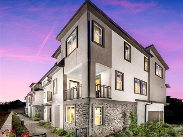 Townhouse for sale in Santa Fe Springs, California