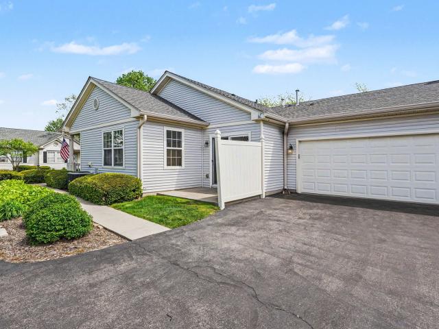 Townhouse for sale in Mchenry, Illinois