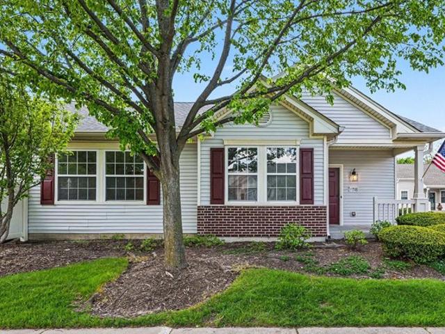 Townhouse for sale in Mchenry, Illinois