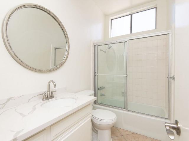 Apartment for rent in Canoga Park, California