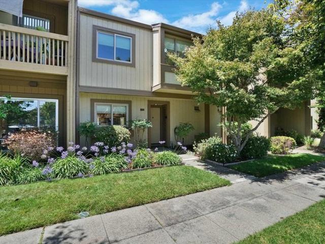 Townhouse for sale in Alameda, California