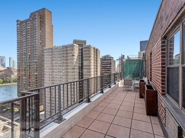 Apartment for sale in Arverne, New York