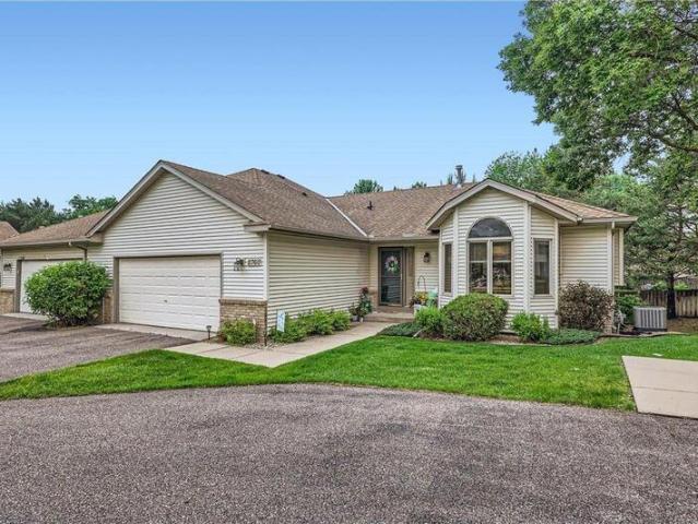 Townhouse for sale in Maple Grove