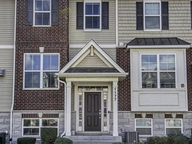 Townhouse for sale in Des Plaines, Illinois