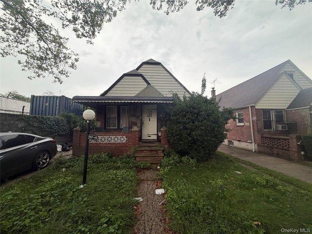 House for sale in Queens, Arverne