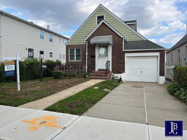 House for sale in Queens, Arverne