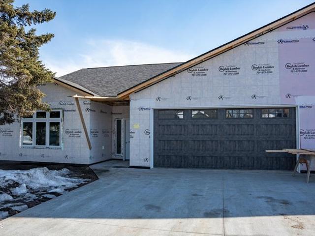 Townhouse for sale in Riverdale, North Dakota