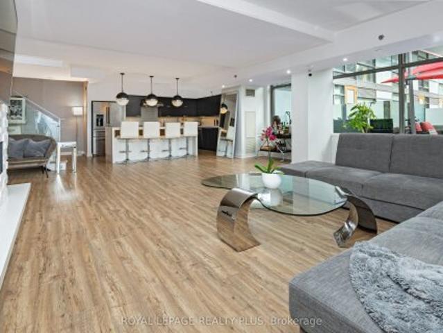 Office for sale in Woburn, Ontario