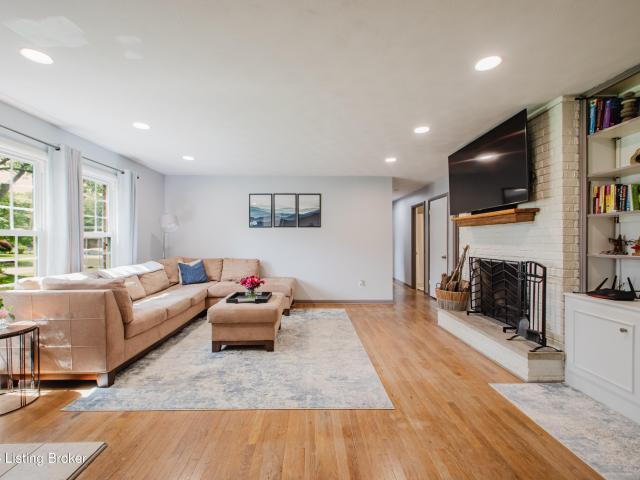 House for sale in Cecilia, Kentucky