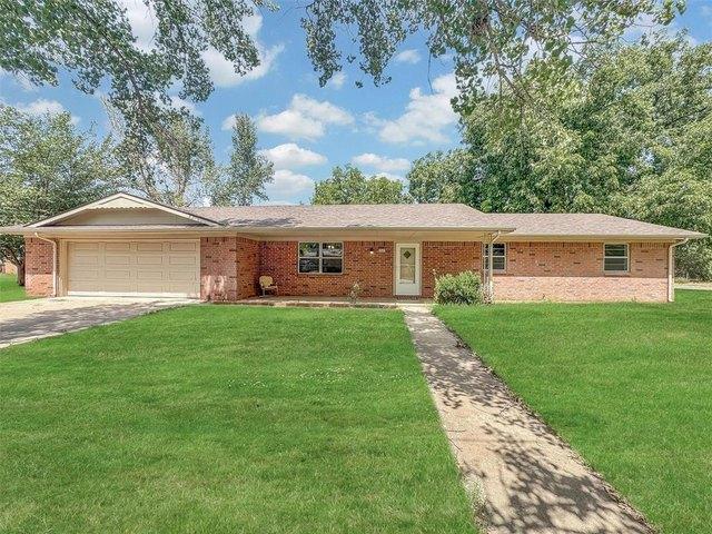 House for sale in Erick, Beckham County