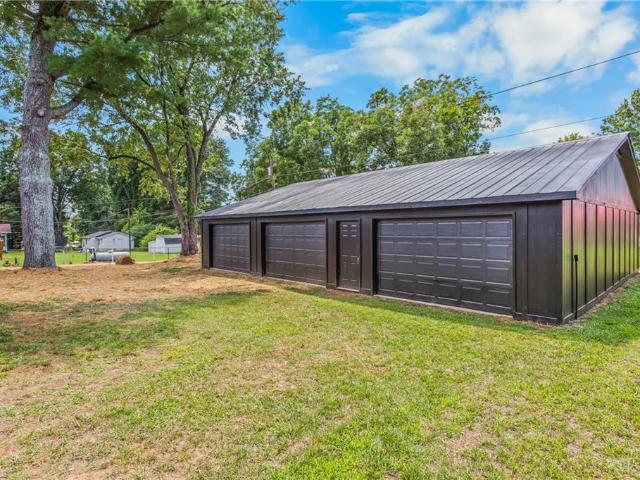 House for sale in Yadkinville, North Carolina