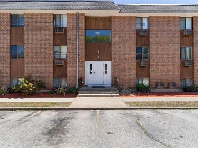 Condo for sale in Lincoln, Rhode Island